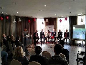 El concejal de Turismo del Ayuntamiento de Málaga asistió a la jornada.